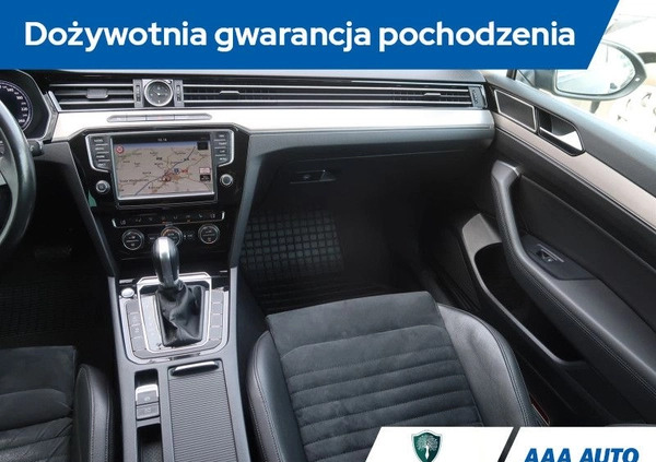 Volkswagen Passat cena 58000 przebieg: 230421, rok produkcji 2015 z Świnoujście małe 191